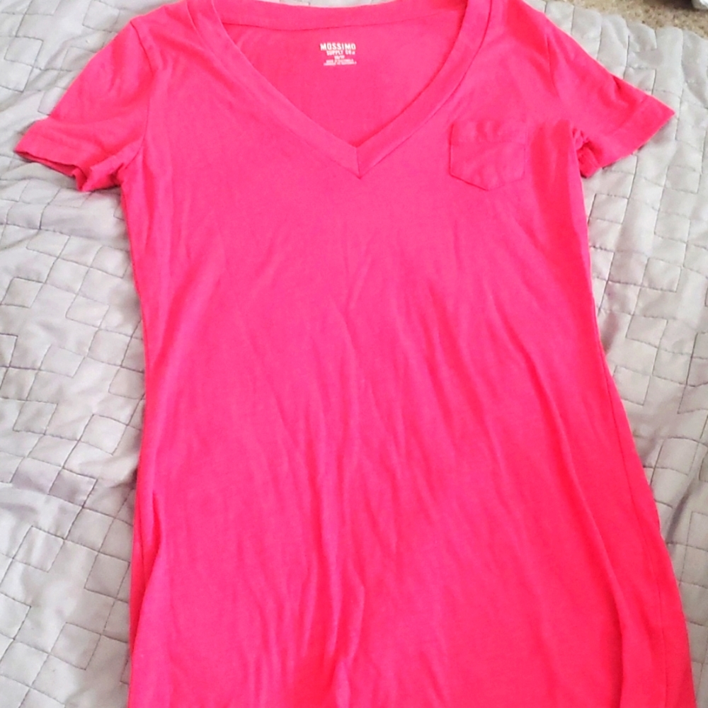 Hot pink Mossimo V neck pocket tee sz XS